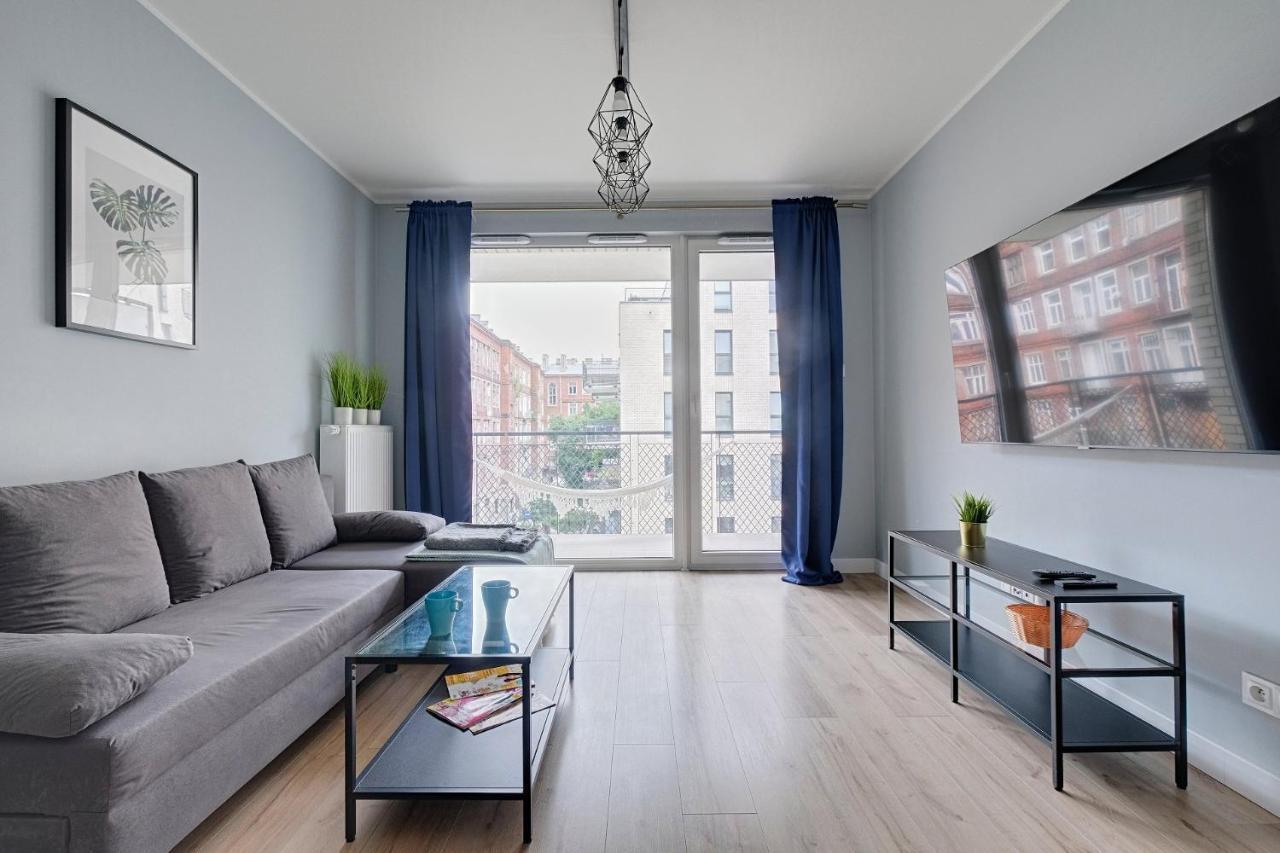 Апартаменты 2Br Apt Strzelecka 24 With Balcony Варшава Экстерьер фото