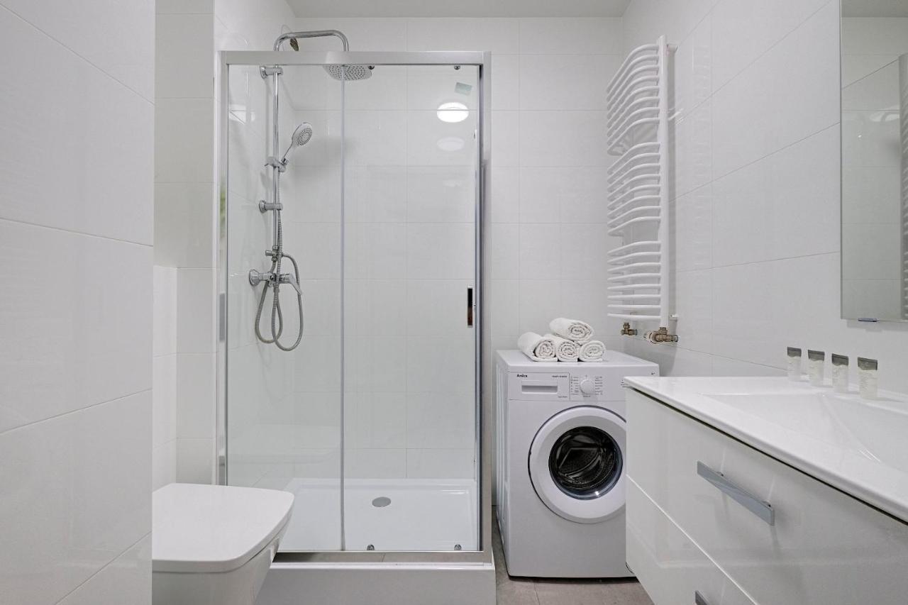Апартаменты 2Br Apt Strzelecka 24 With Balcony Варшава Экстерьер фото